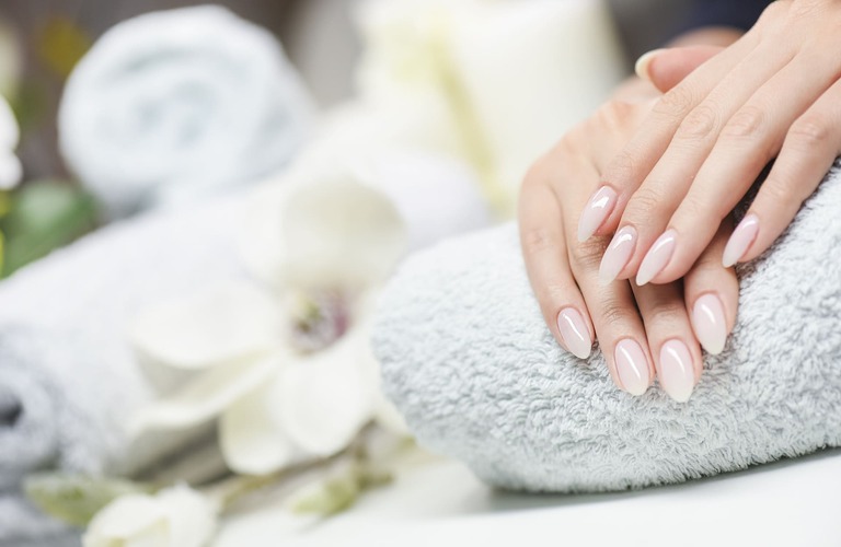 オフィスでもつけられるデザインをご提案 | 桜井市のネイルならnail&beauty Wins
